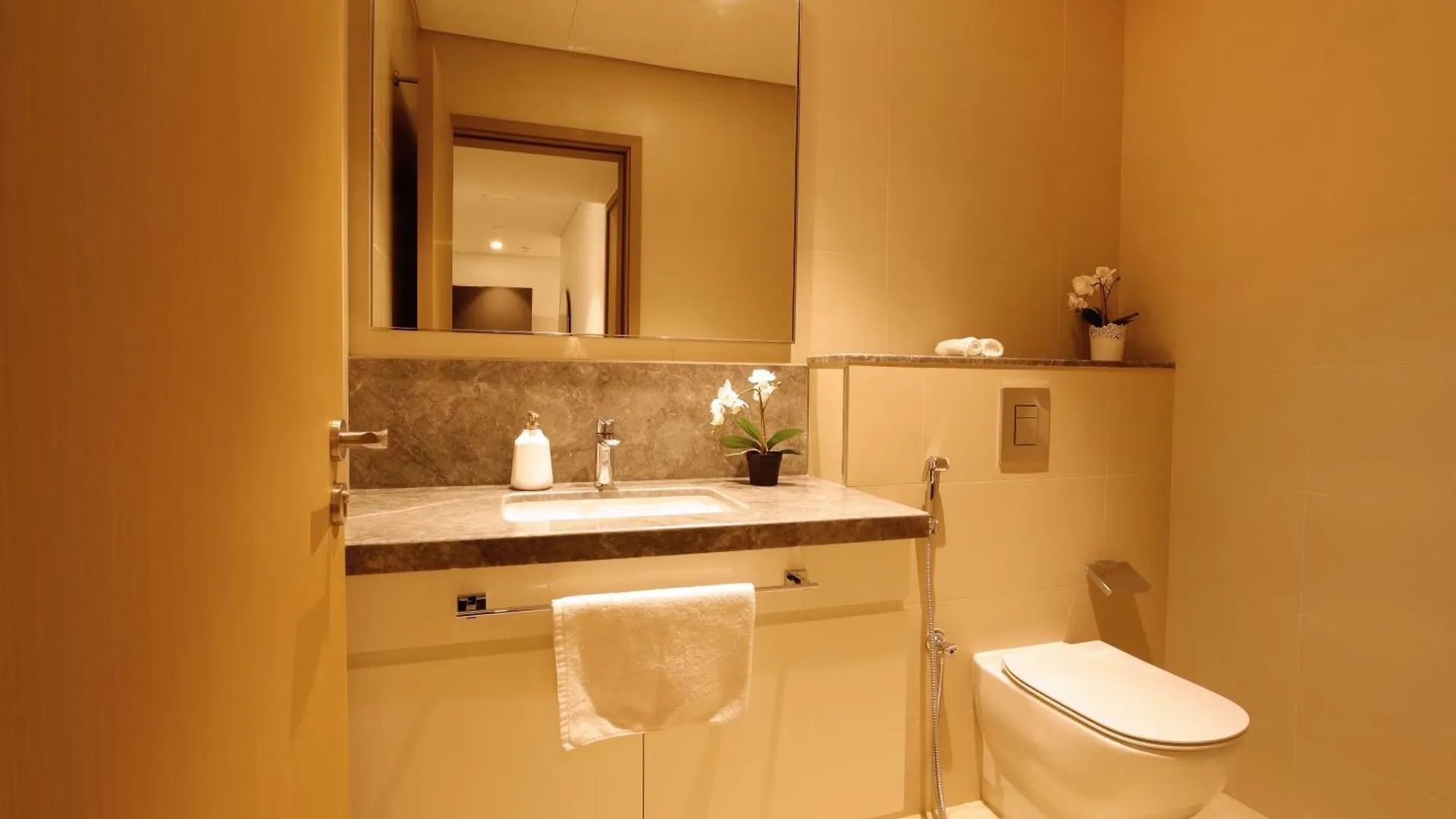 Elegant Apartment With Direct Access To Dubai Mall 0*,